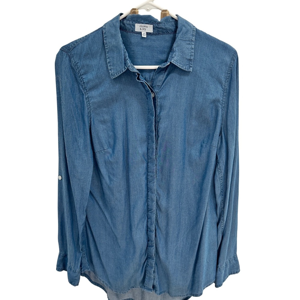 Crown & Ivy Chambray Button Down Shirt Women Size Medium Blue